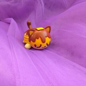 Meemeow Mystery Figure